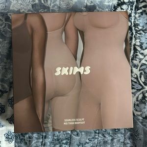 Skims seamless sculpt mid thigh bodysuit